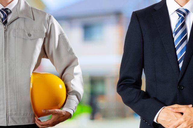 アパートの管理会社変更を検討する様子